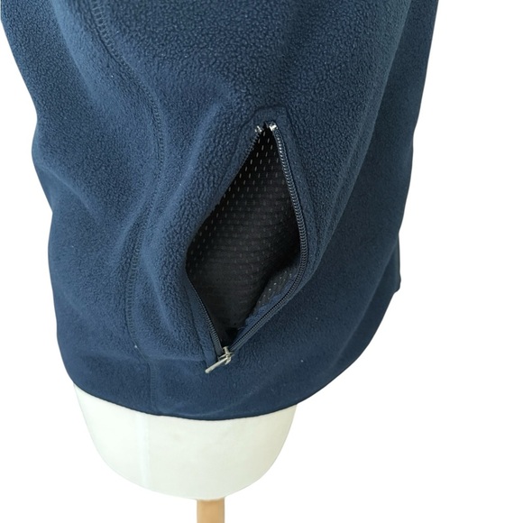 Gap Women’s Navy Fleece Vest Size Medium - Picture 4 of 9